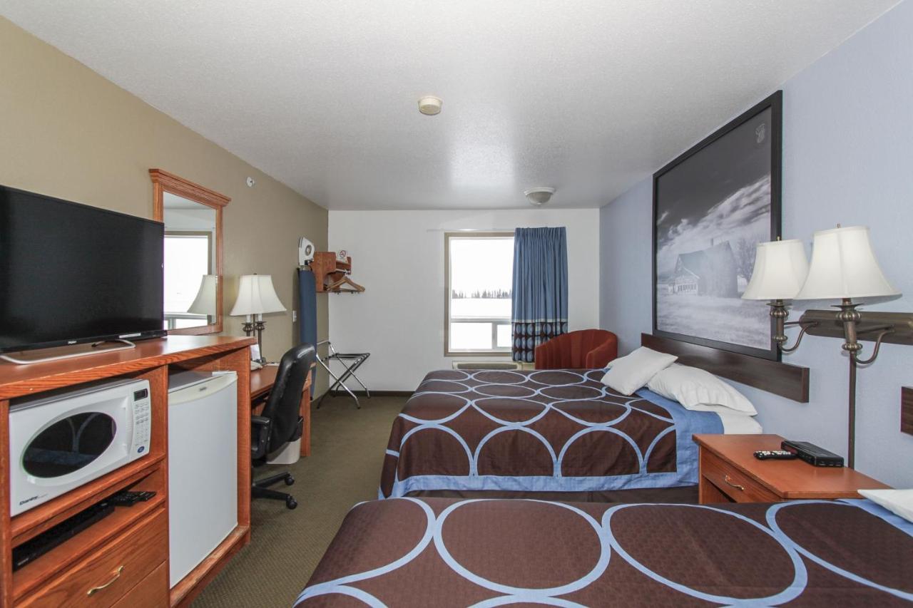 Super 8 By Wyndham Three Hills Ab Hotel Exterior foto