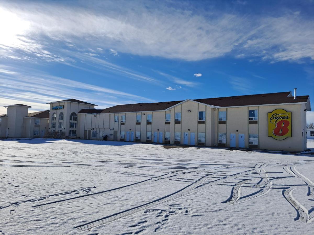 Super 8 By Wyndham Three Hills Ab Hotel Exterior foto