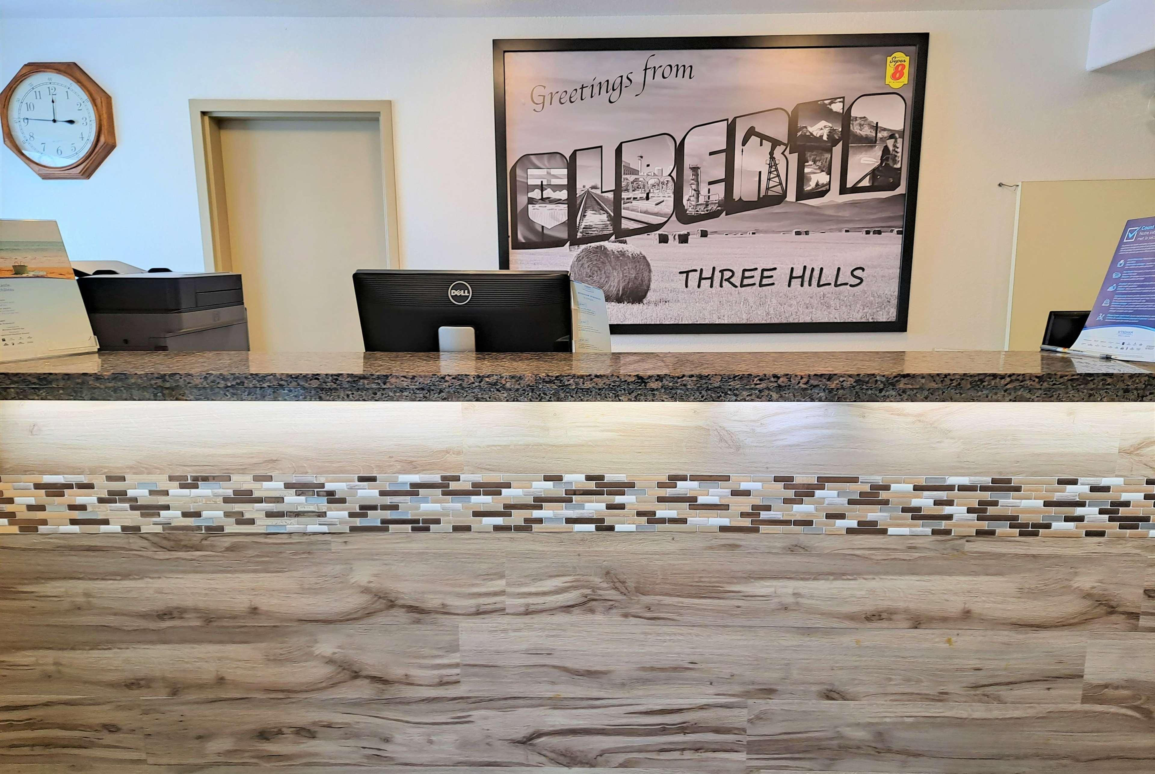 Super 8 By Wyndham Three Hills Ab Hotel Exterior foto